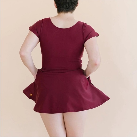 HONEYMARK swimsuit pepper dress top in wine burgundy - Picture 2 of 8